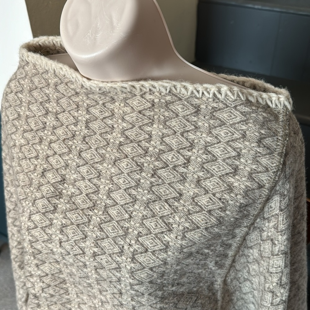 Wool shawl - Picture 2 of 5